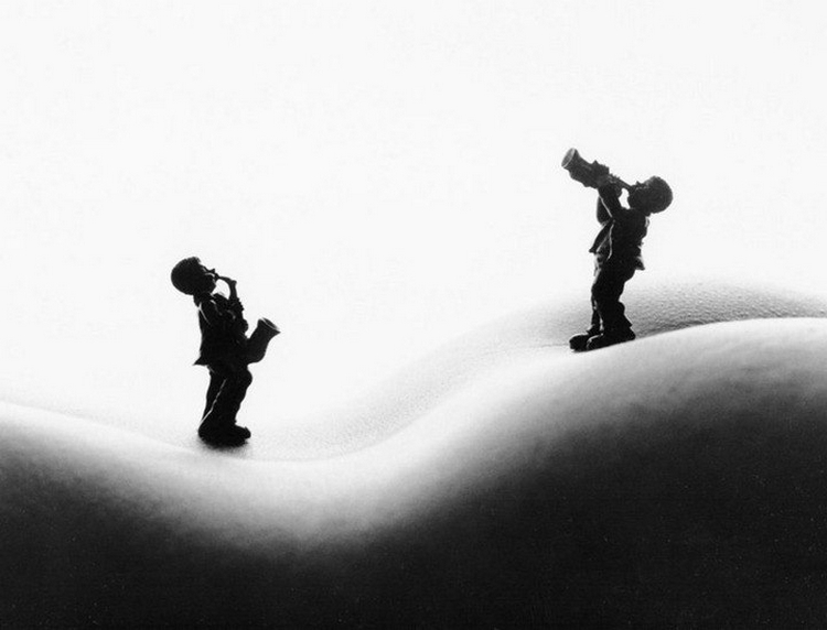 Фотограф Аллан Тегер превращает обнажённые тела в дивные пейзажи 30