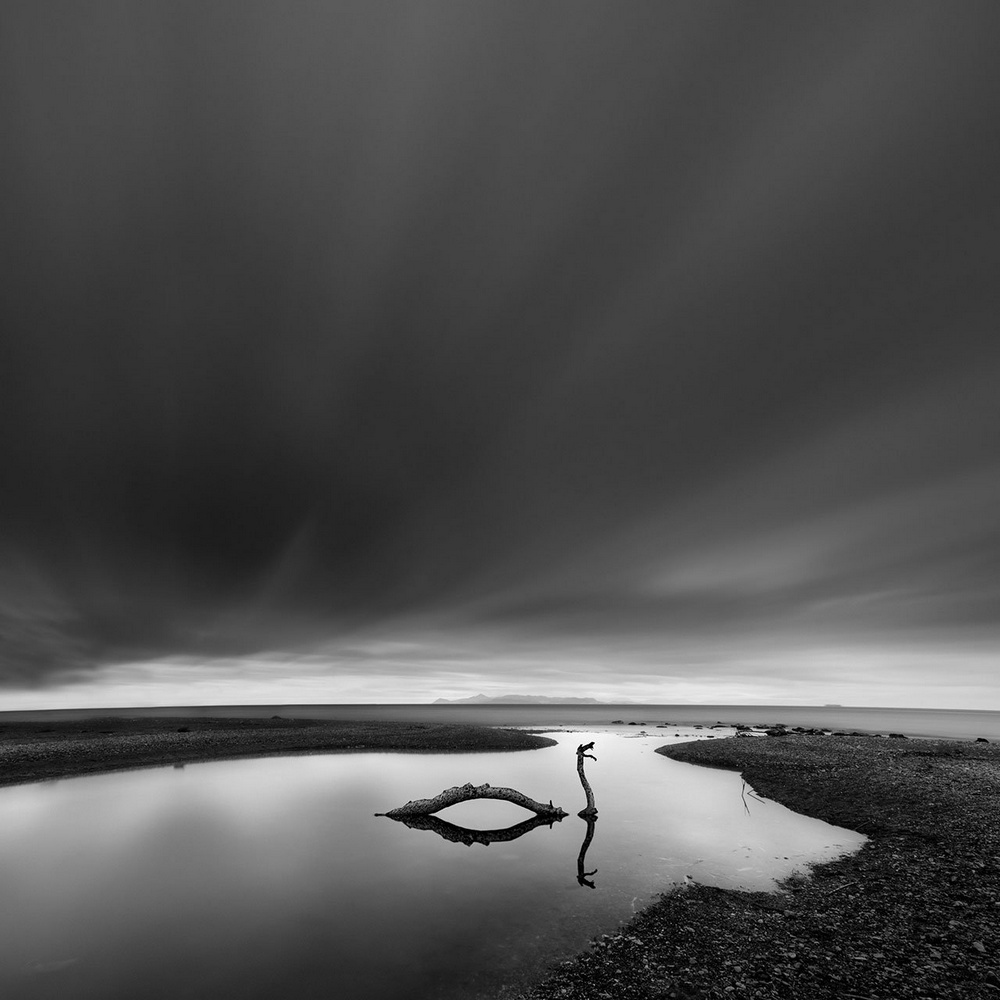 Чёрно-белые пейзажи, уходящие за пределы реальности. Фотограф Джордж Дигалакис 24