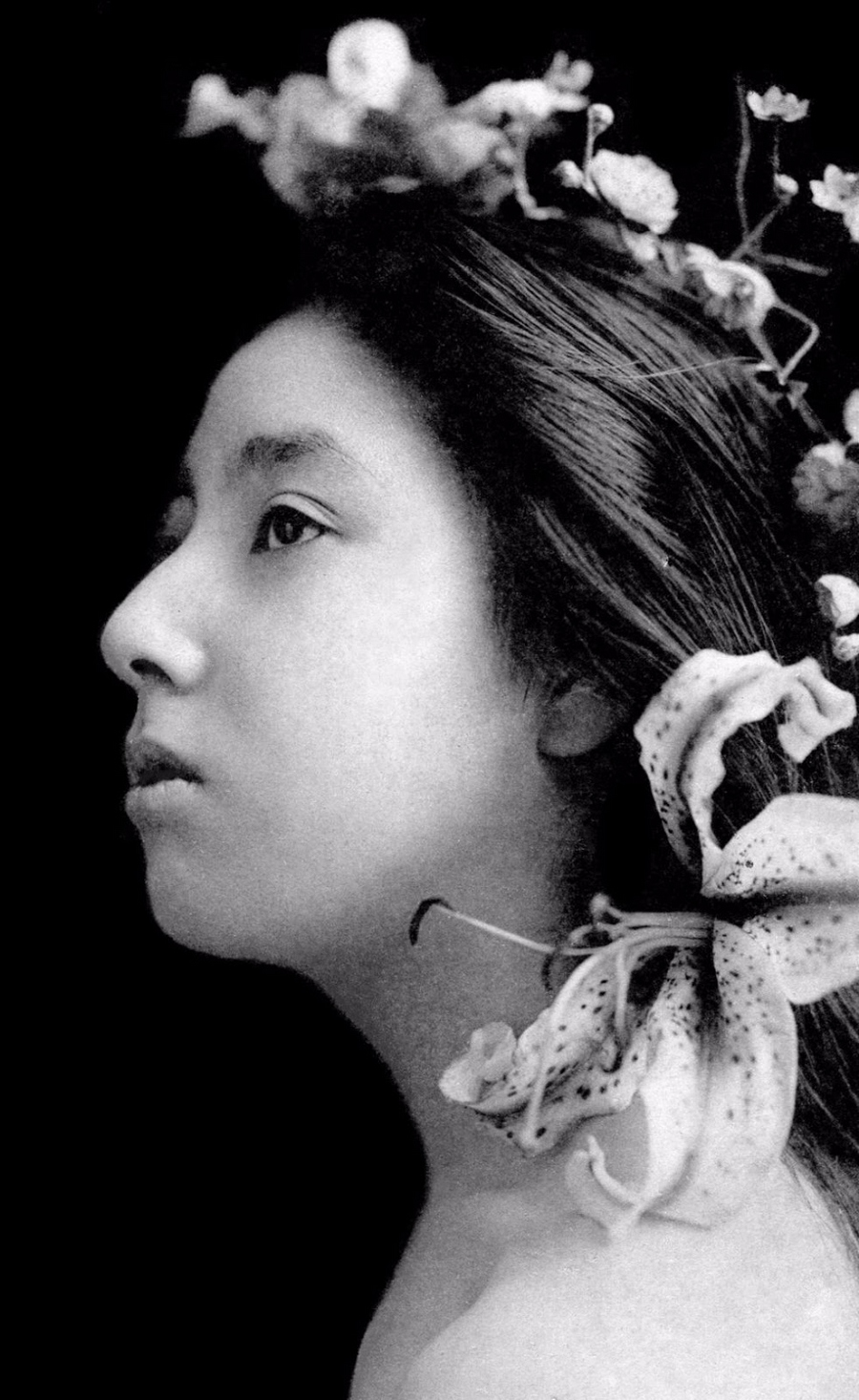 Без кимоно: молодые гейши в студийных портретах 1900-х годов 1