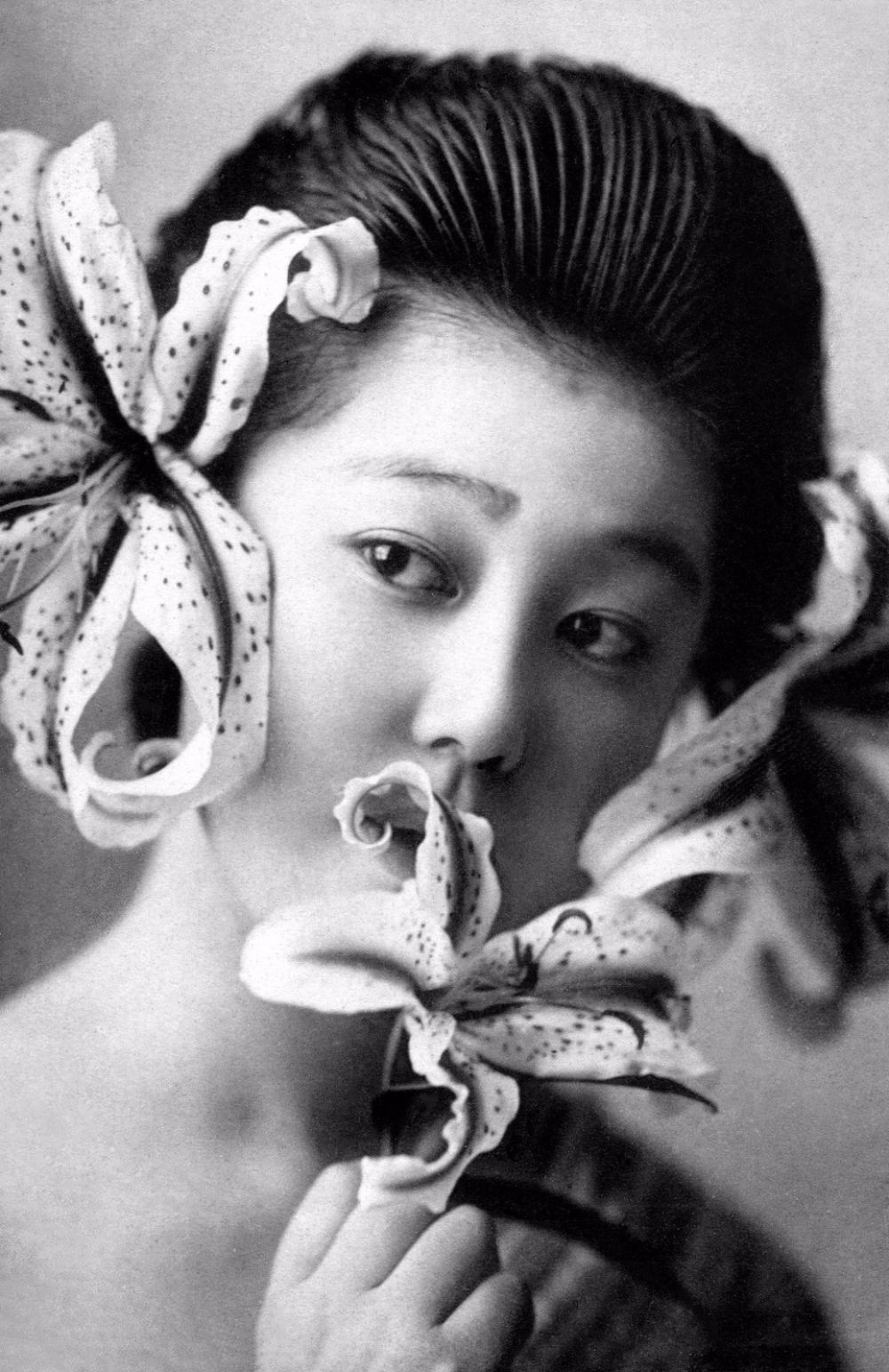 Без кимоно: молодые гейши в студийных портретах 1900-х годов 4