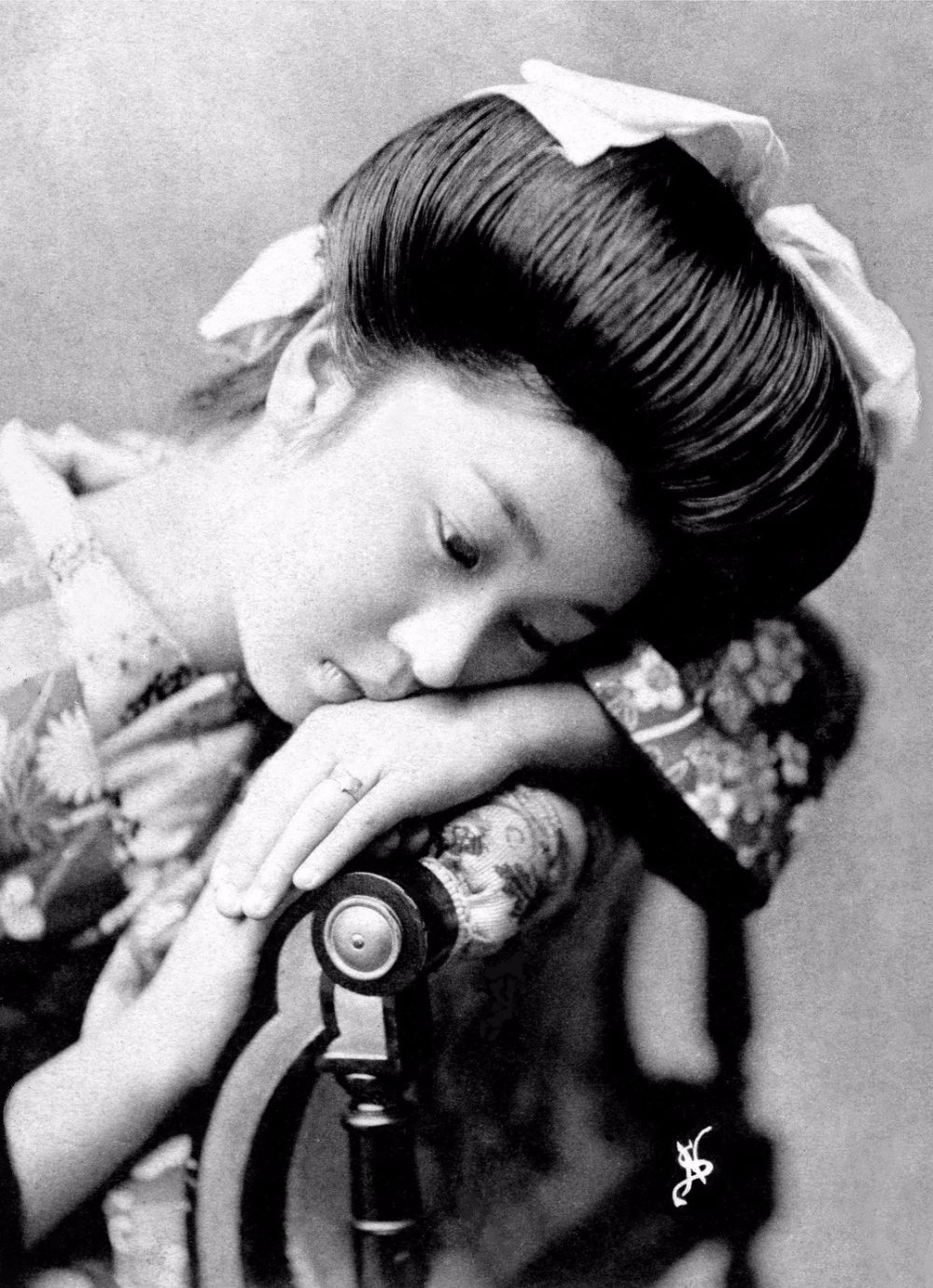 Без кимоно: молодые гейши в студийных портретах 1900-х годов 8
