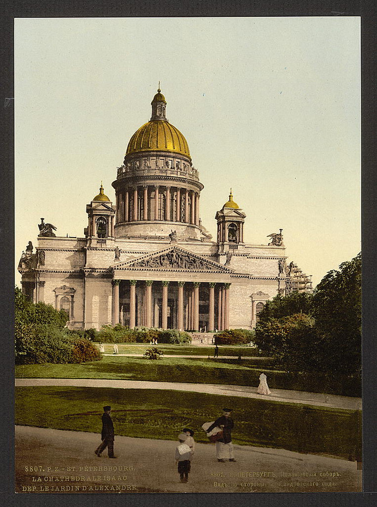 Isaakievskii sobor iz Alexanderovskogo sada Sankt-Peterburg