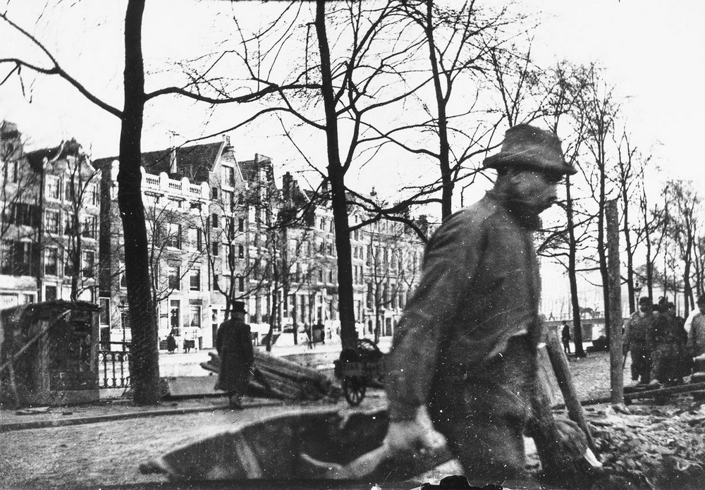 Улицы Амстердама 1890-1910 годов глазами «чёрного» импрессиониста Брейтнера 23