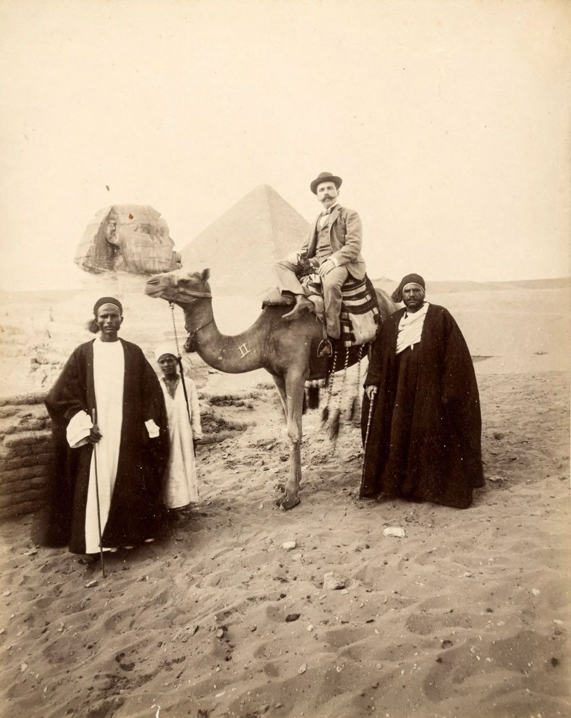 Древние чудеса Египта, его жители и туристы в 1800-х годах на фотографиях братьев Зангаки  18