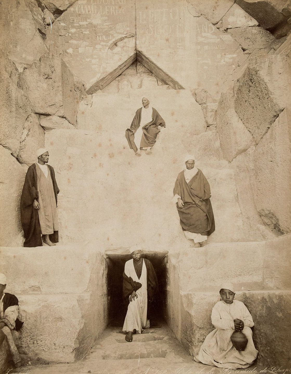Древние чудеса Египта, его жители и туристы в 1800-х годах на фотографиях братьев Зангаки  8