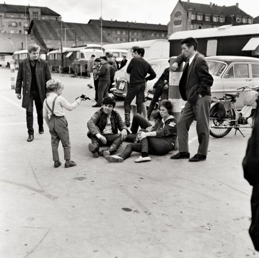 Как выглядела бунтующая молодёжь Швейцарии в 1950-х годах. Фотограф Карлхайнц Вайнбергер  22