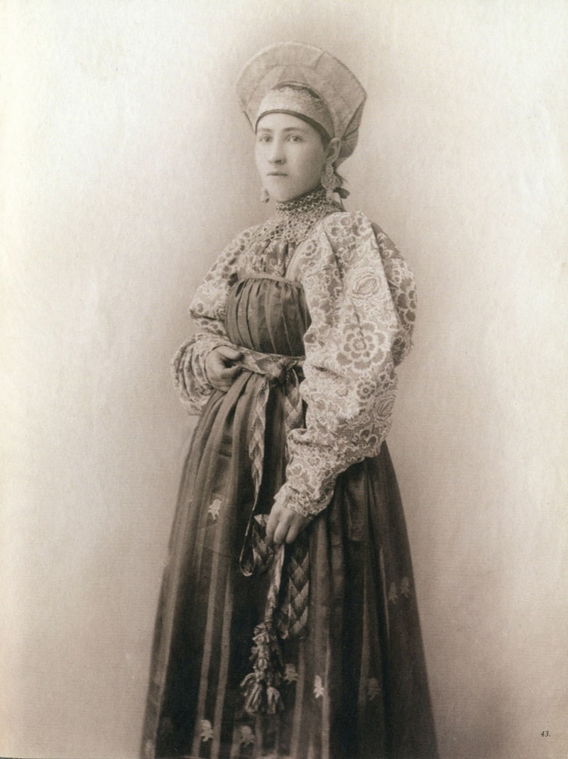 Русские красавицы 19-го века в традиционных костюмах 13