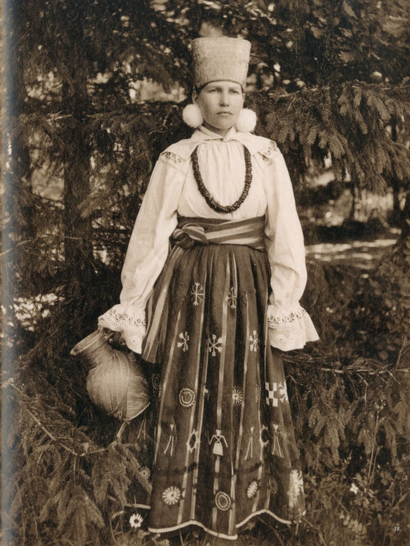 Русские красавицы 19-го века в традиционных костюмах 27