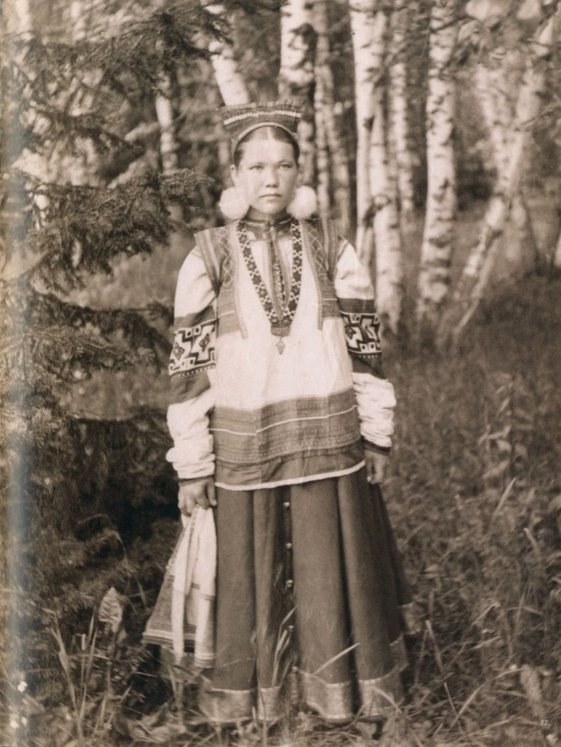 Русские красавицы 19-го века в традиционных костюмах 39