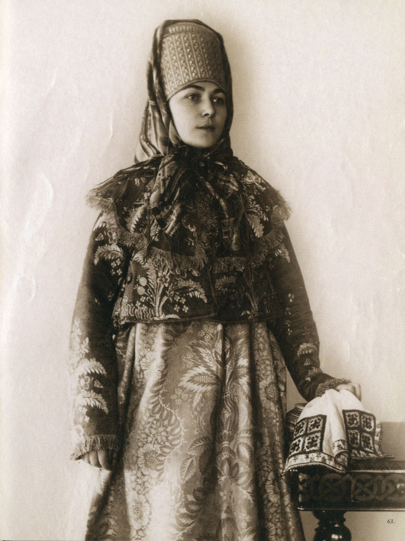 Русские красавицы 19-го века в традиционных костюмах 6