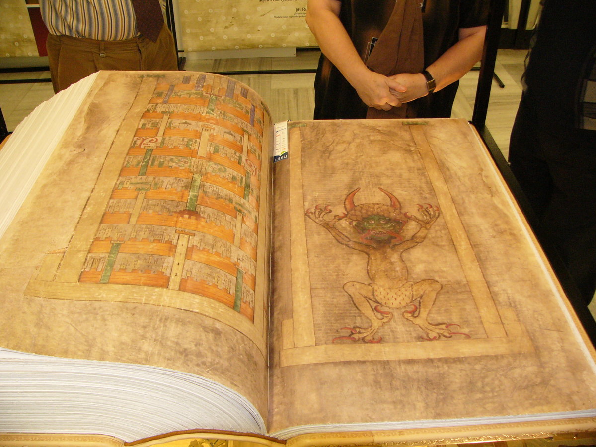 Gigantskiy kodeks Dyavolskaya Bibliya 1