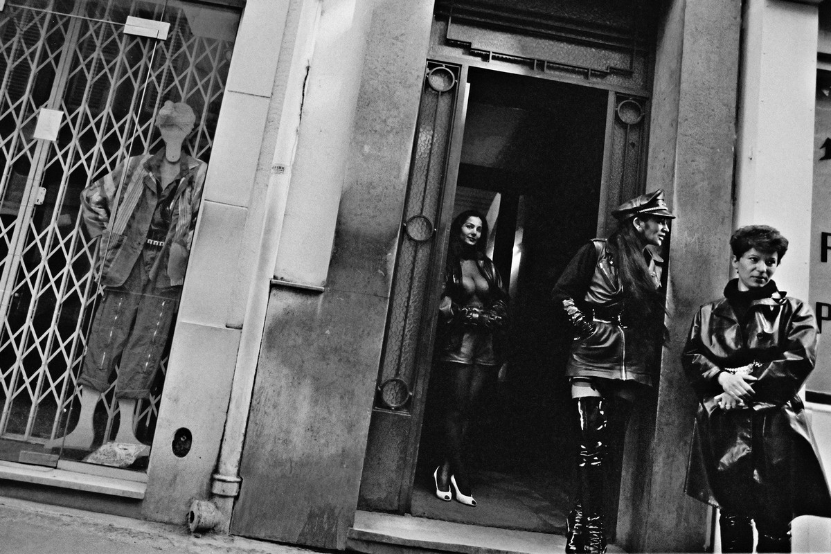 Труженицы секс-индустрии с улицы Сен-Дени. Фотограф Массимо Сормонта 12