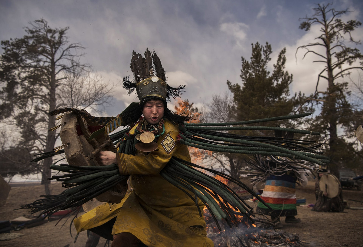 Shamanskie-ritualy-v-Mongolii 8