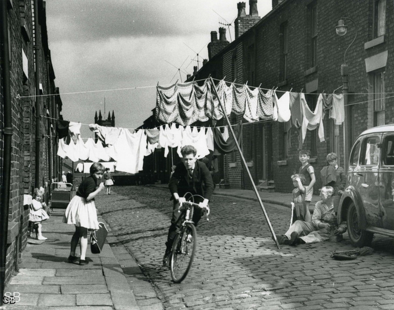 Обаяние трущоб Манчестера в фотографиях Ширли Бейкер 1960-х годов 25