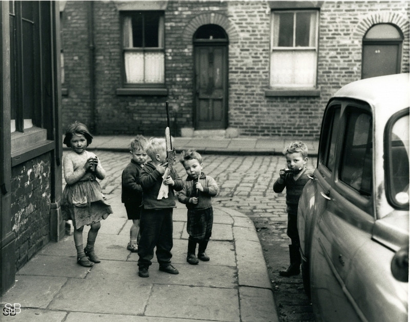 Обаяние трущоб Манчестера в фотографиях Ширли Бейкер 1960-х годов 31