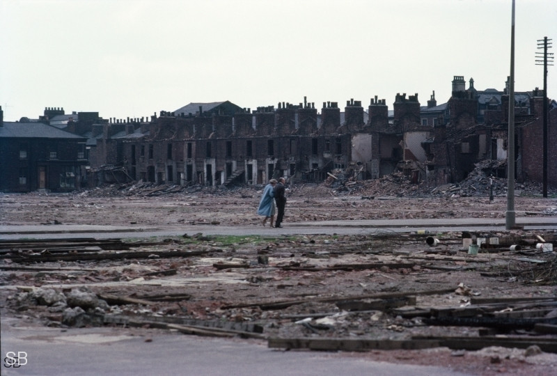 Обаяние трущоб Манчестера в фотографиях Ширли Бейкер 1960-х годов 35