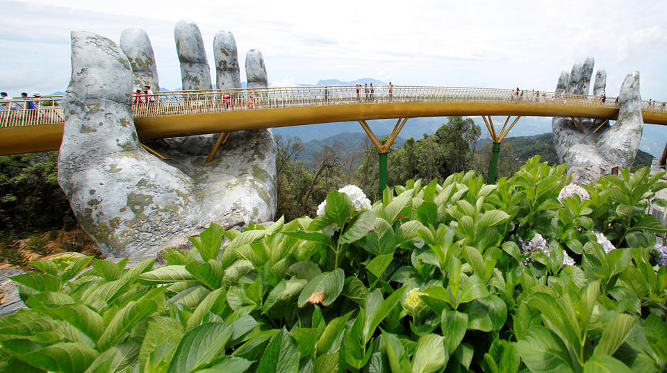 Во Вьетнаме построили мост, от которого захватывает дух  12