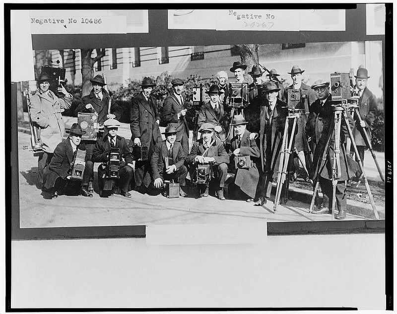 Джентльмены со своими фотоаппаратами на ретро фотографиях начала 20-го века 12
