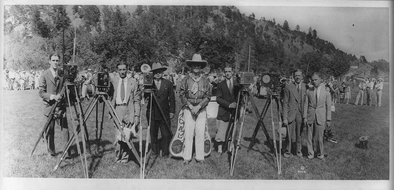 Джентльмены со своими фотоаппаратами на ретро фотографиях начала 20-го века 2