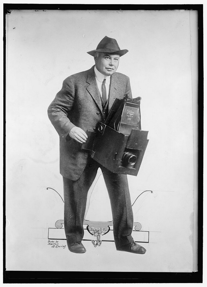 Джентльмены со своими фотоаппаратами на ретро фотографиях начала 20-го века 7