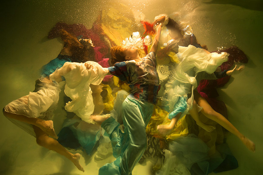 «Музы» – подводные фотографии Кристи Ли Роджерс, напоминающие барочную живопись 12