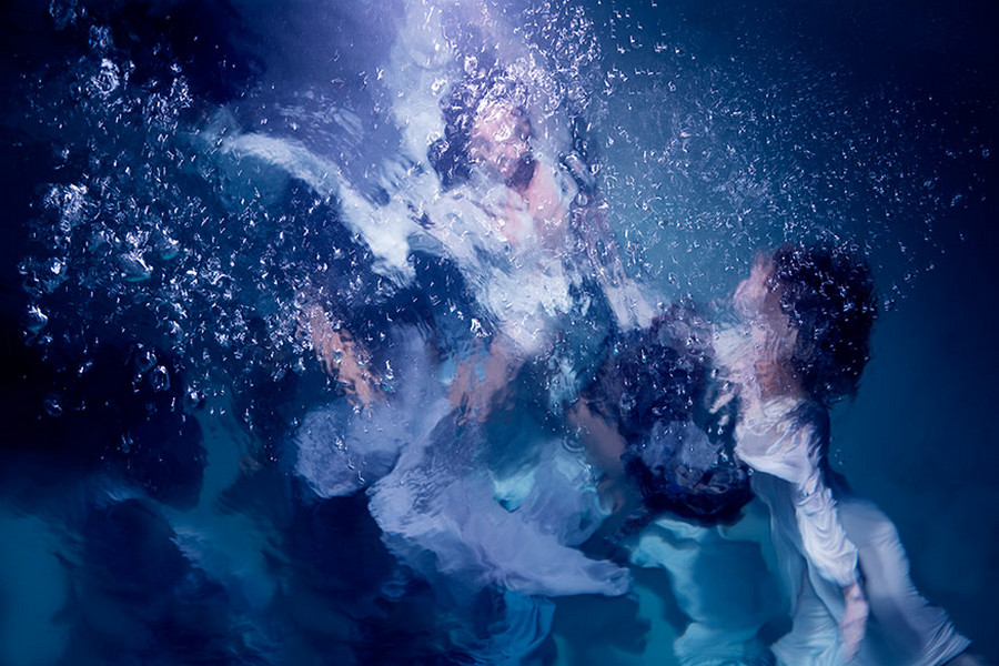 «Музы» – подводные фотографии Кристи Ли Роджерс, напоминающие барочную живопись 15