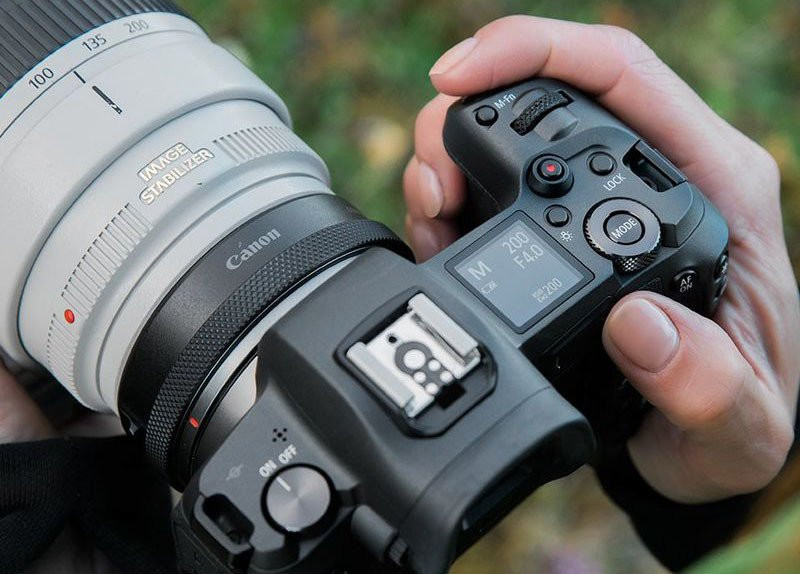 Canon выпускает первую полнокадровую беззеркальную фотокамера – EOS R 15