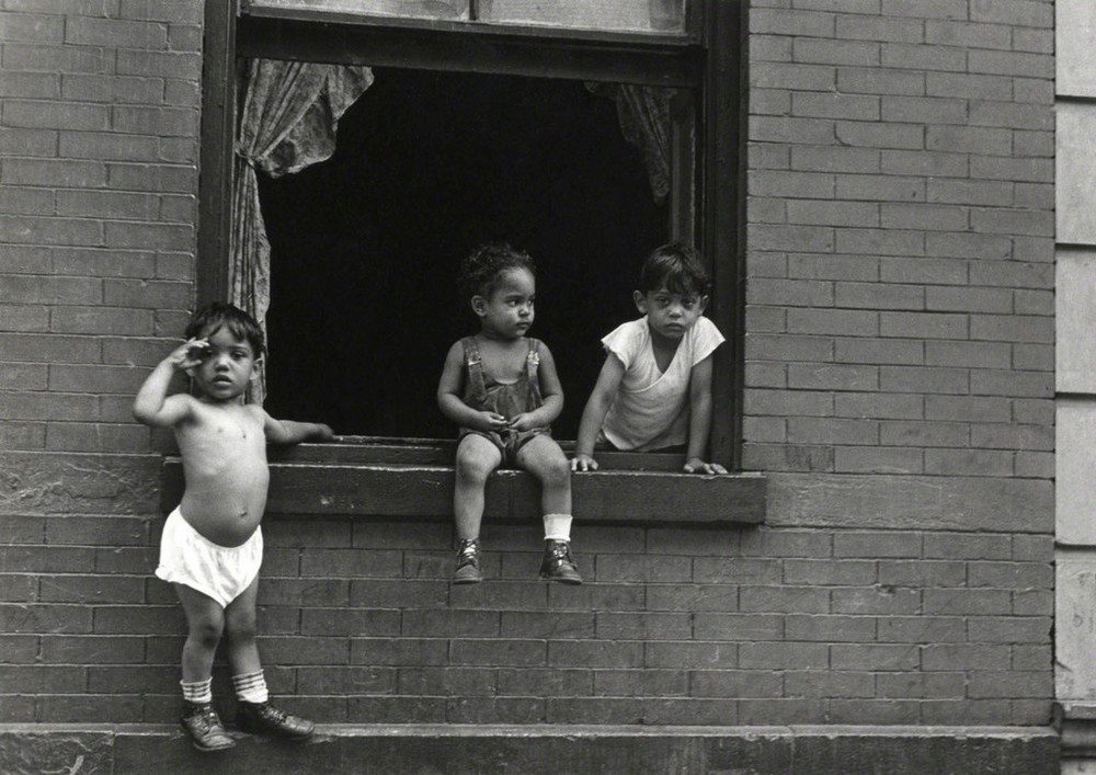 Уличная жизнь Нью-Йорка с 1930-х до 80-х годов в фотографиях Элен Левитт 14