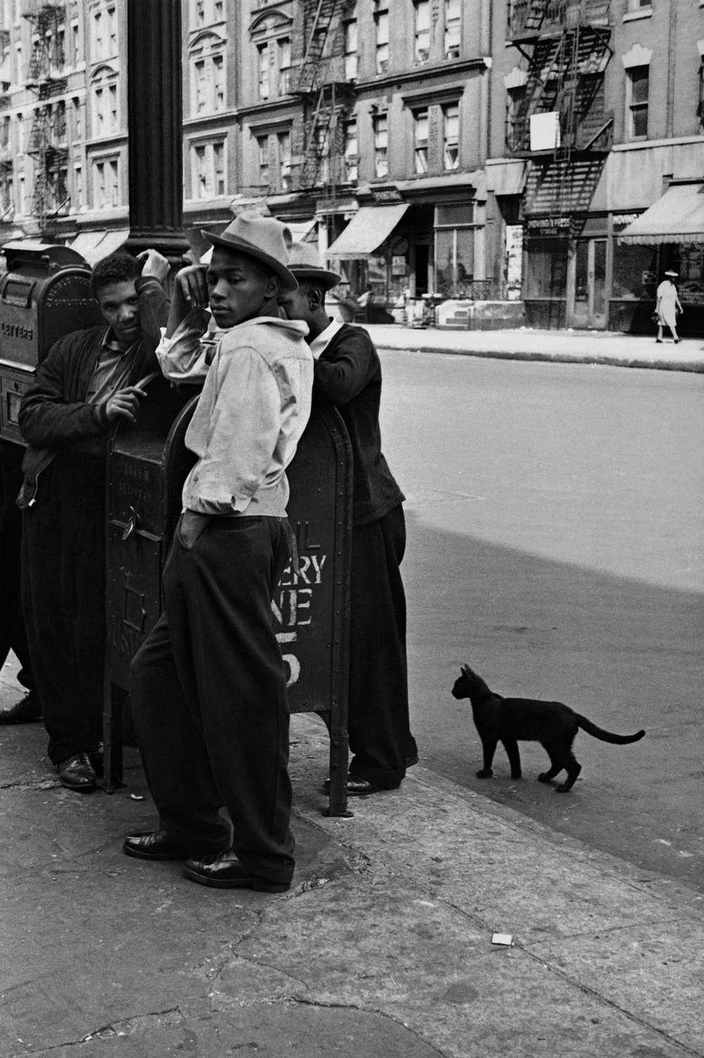 Уличная жизнь Нью-Йорка с 1930-х до 80-х годов в фотографиях Элен Левитт 18