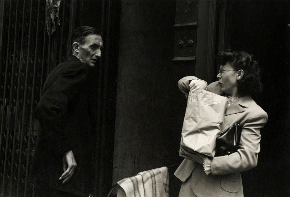Уличная жизнь Нью-Йорка с 1930-х до 80-х годов в фотографиях Элен Левитт 34