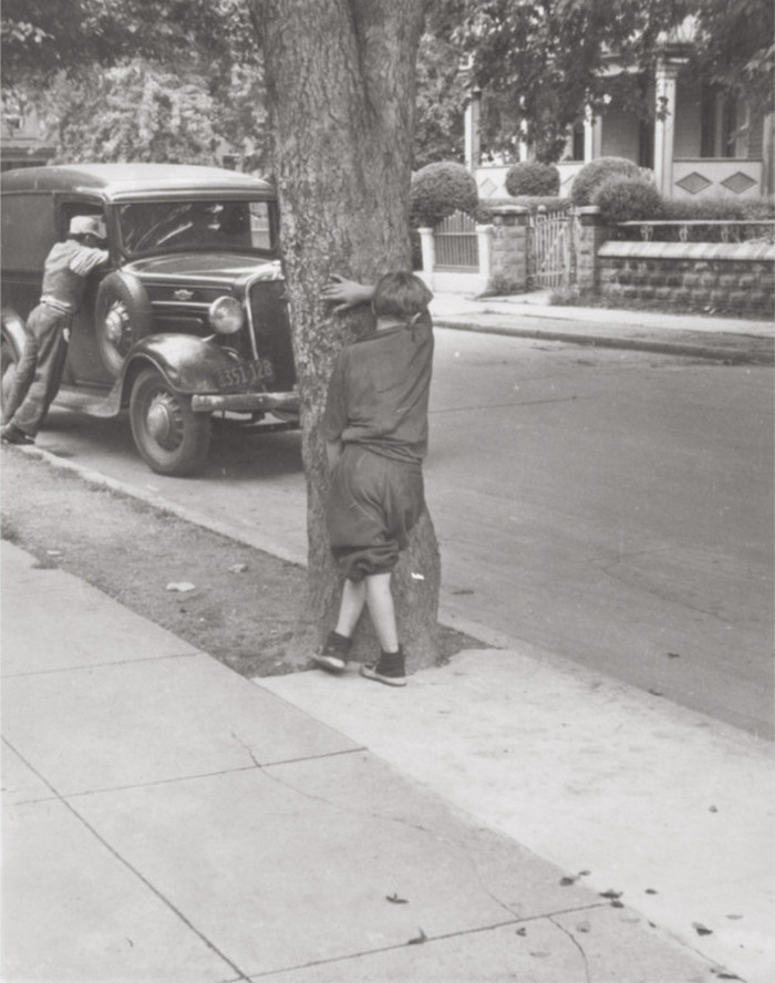 Уличная жизнь Нью-Йорка с 1930-х до 80-х годов в фотографиях Элен Левитт 44