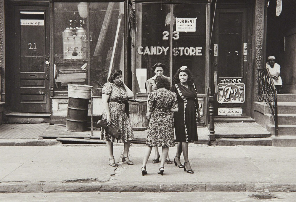 Уличная жизнь Нью-Йорка с 1930-х до 80-х годов в фотографиях Элен Левитт 51