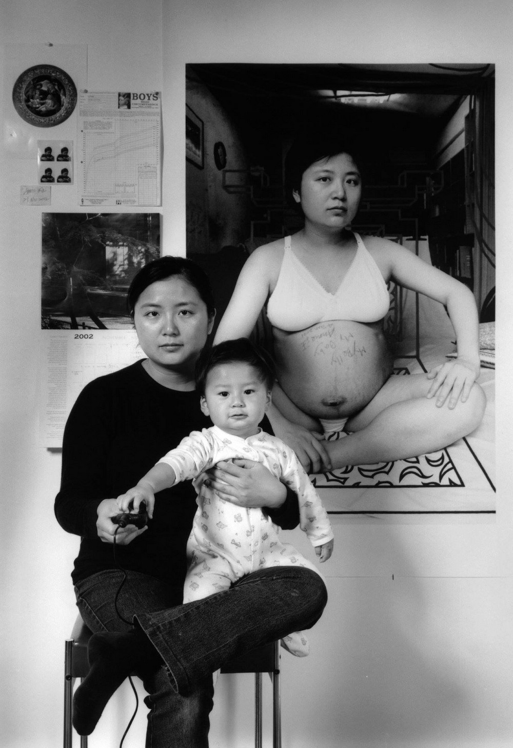 Мама 17 лет делает автопортреты с сыном и каждый последующий снимок на фоне предыдущего 2