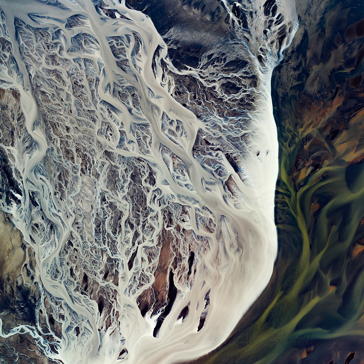 «Вода. Формы. Земля» – проект об абстрактной красоте извилистых водных путей 1