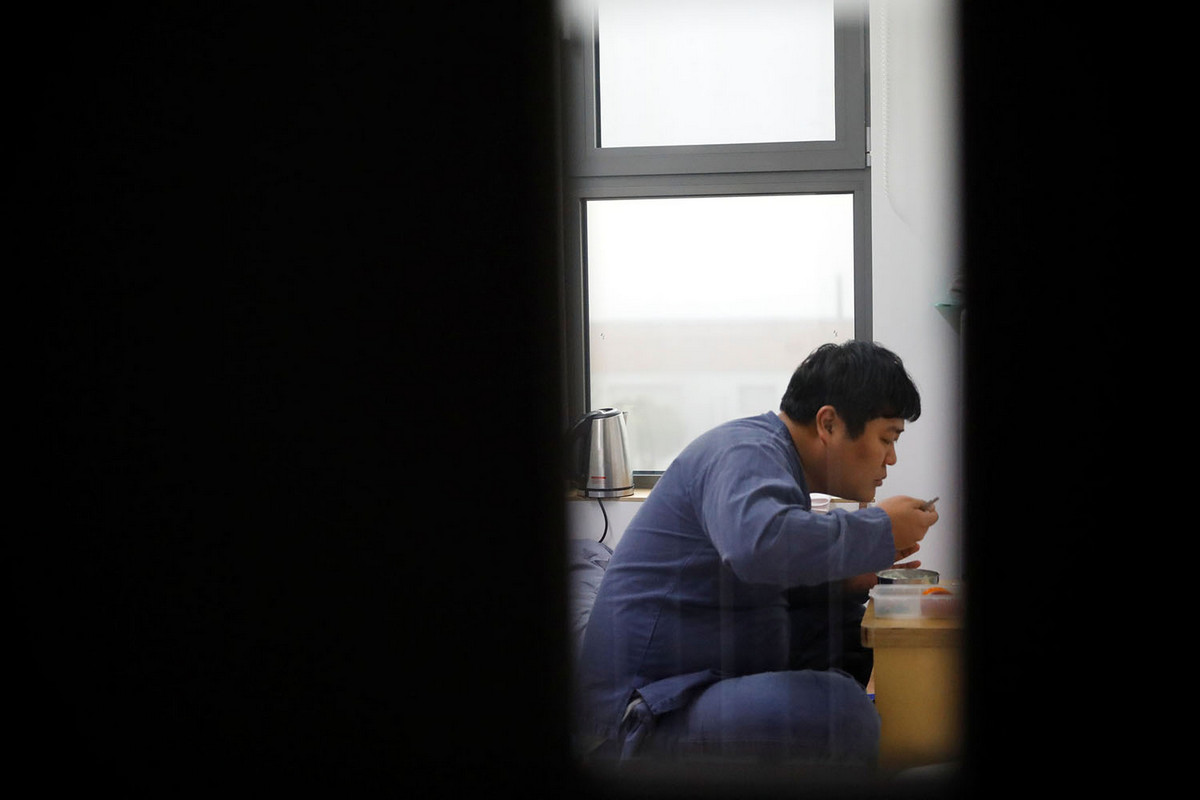 Выходные в тюремной камере: как южнокорейцы сбегают от современной жизни 13