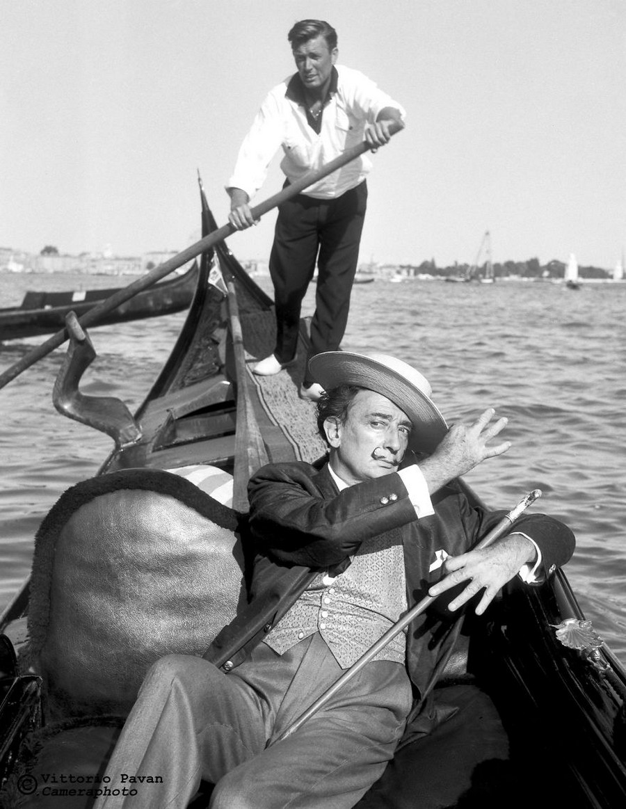 Редкие фотографии известных людей, отдыхающих в Венеции в 1950-60-е годы 5