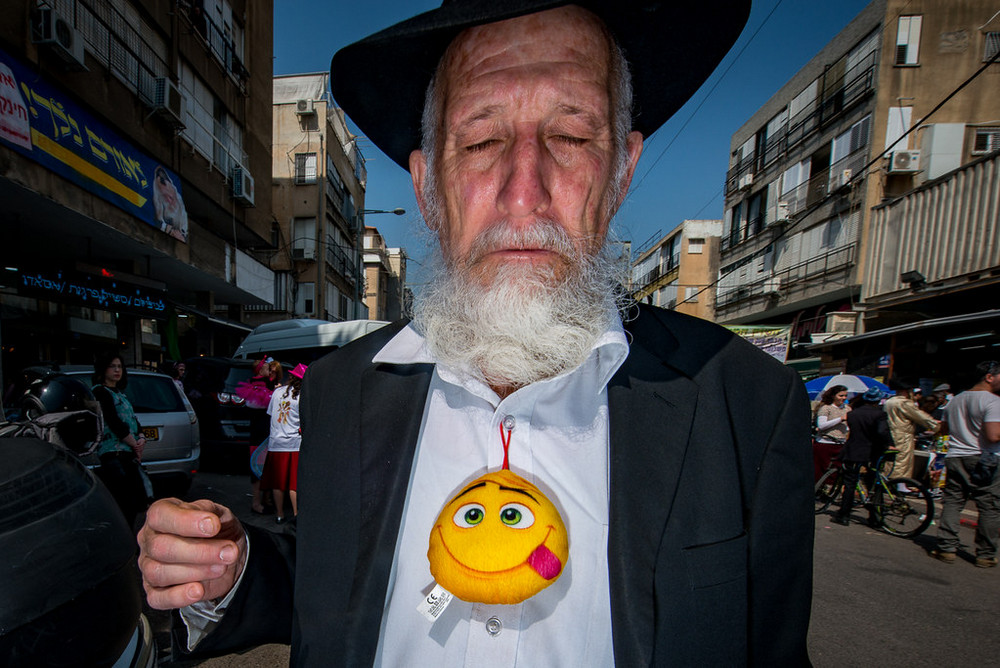 На улице в Тель-Авиве. Фотограф Алан Бурла 46