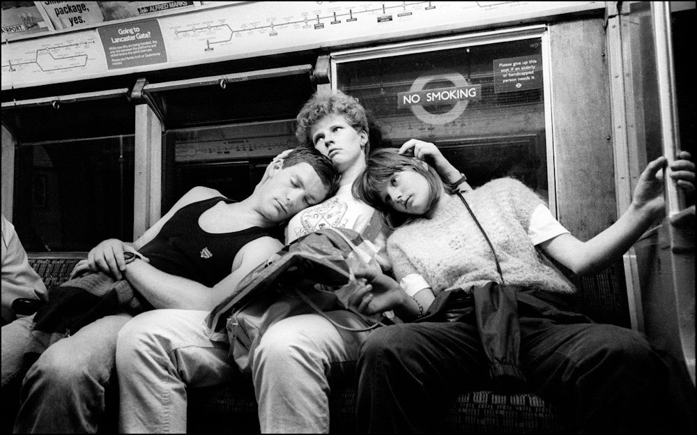 «Вниз по трубе» Пола Бальдесаре. Многообразие пассажиров лондонского метро в 1980-90-е годы 1