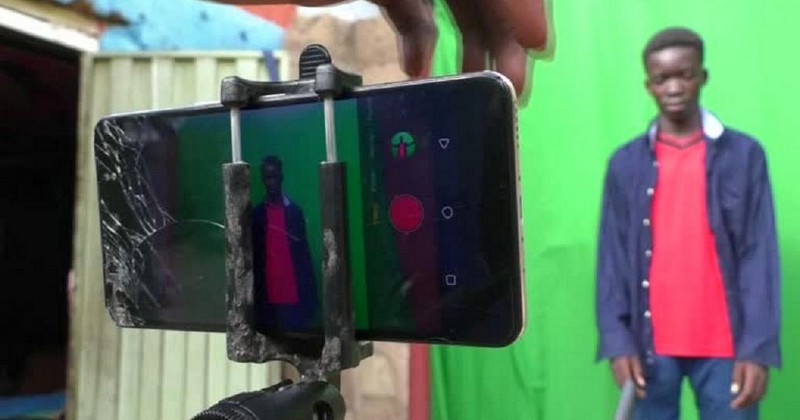Нигерийские подростки снимают научно-фантастические фильмы на смартфон 1
