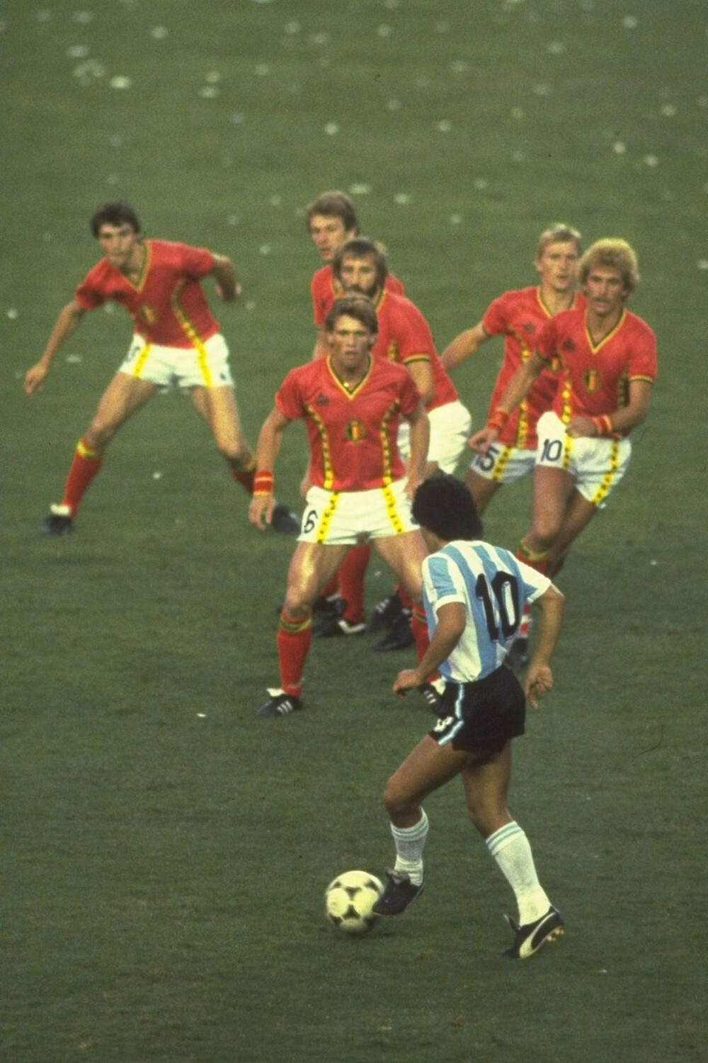 Диего Марадона против Бельгии, Испания, 1982 год
